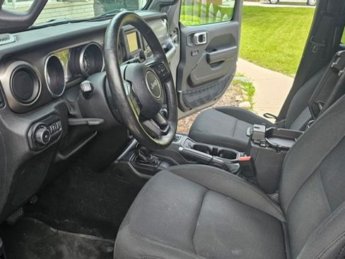 Used 2018 Jeep Wrangler Unlimited Sport S AWD/4WD image 9