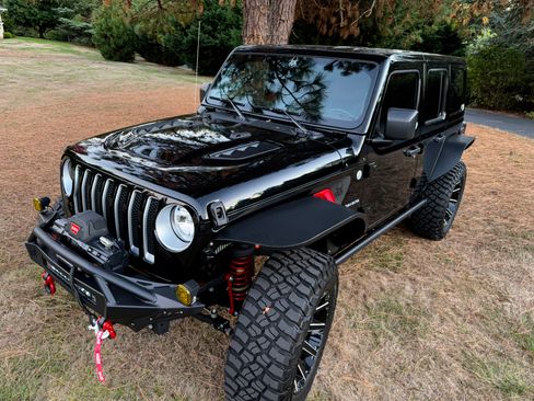 Used 2022 Jeep Wrangler Unlimited Sahara w/ Cold Weather Group image 4