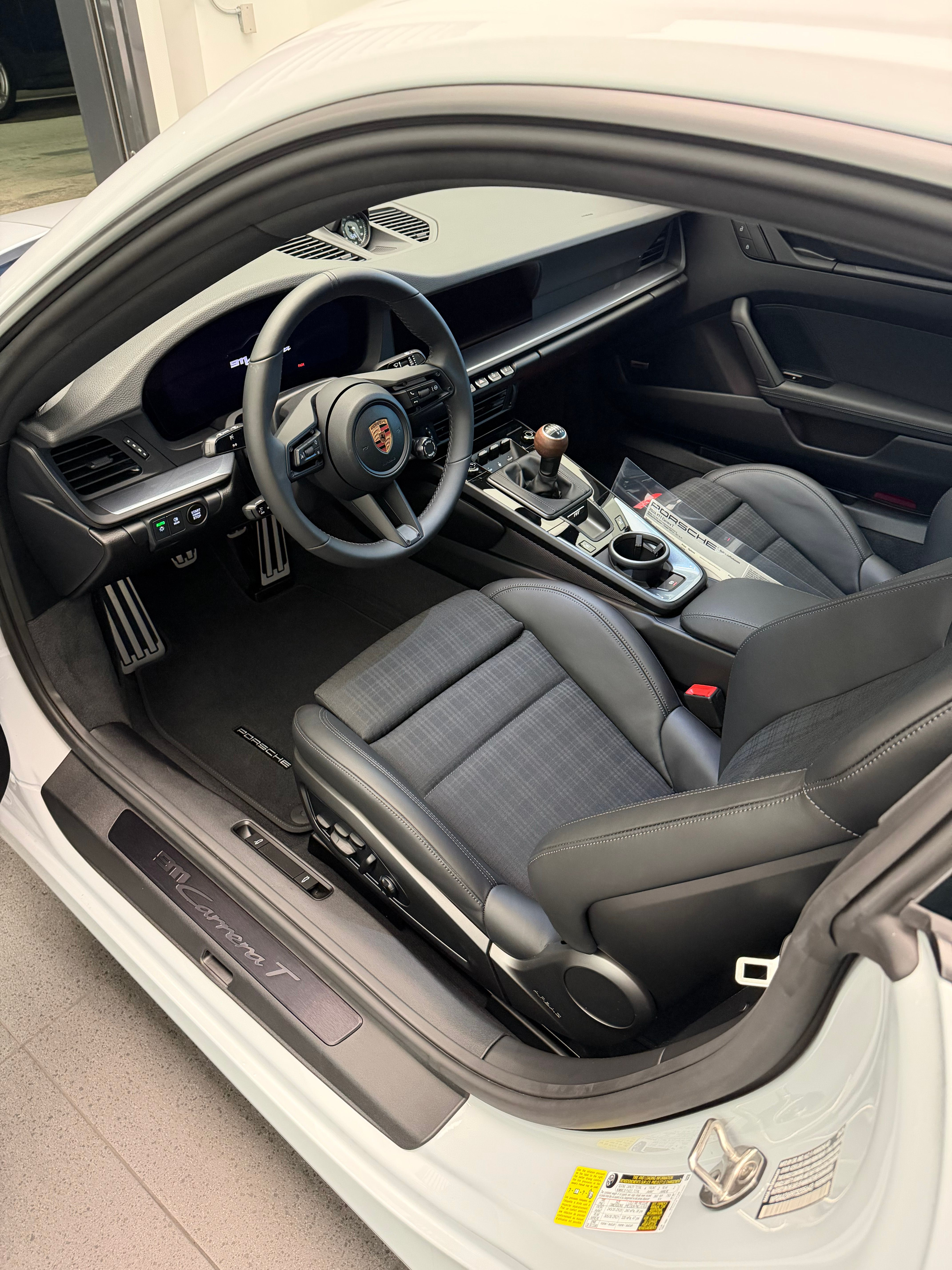 Used 2026 Porsche 911 Carrera T RWD image 5