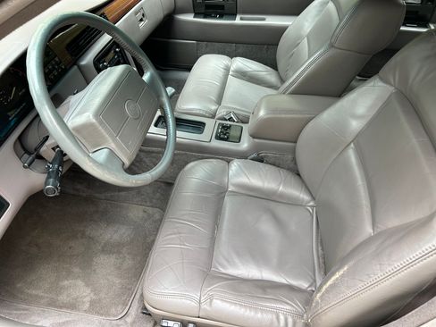 Used 1992 Cadillac Seville FWD image 8