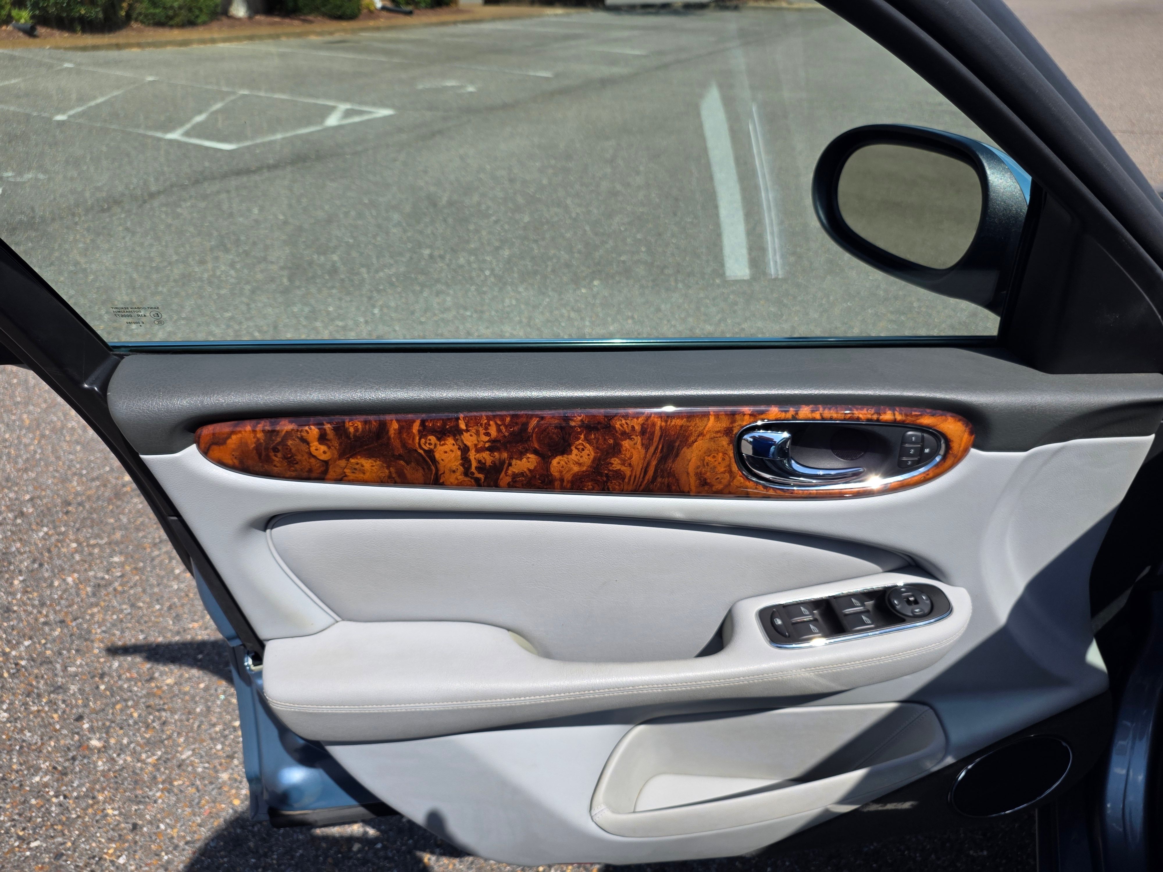 Used 2005 Jaguar XJ8 RWD image 29