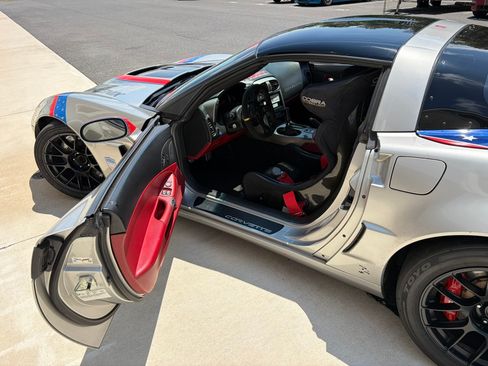 Used 2005 Chevrolet Corvette Coupe w/ Preferred Equipment Group RWD image 10