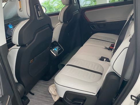 Used 2024 Rivian R1S Adventure image 8