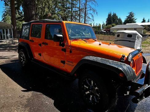Used 2012 Jeep Wrangler Unlimited Sport w/ Connectivity Group AWD/4WD image 6