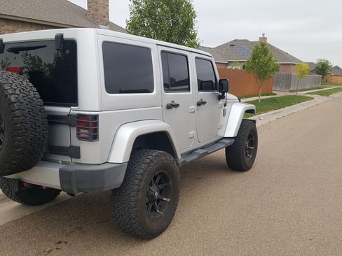 Used 2012 Jeep Wrangler Unlimited Sahara w/ Dual Top Group image 4