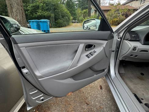 Used 2010 Toyota Camry Hybrid image 6