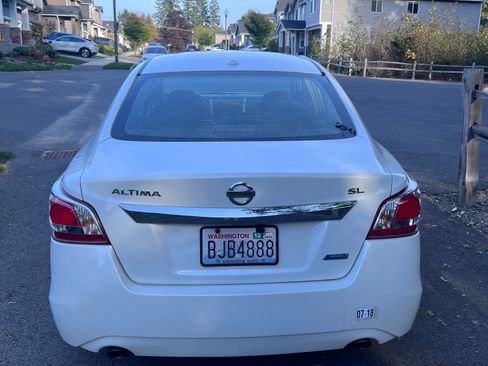 Used 2013 Nissan Altima 2.5 SL w/ Technology Pkg image 6