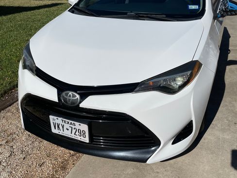 Used 2018 Toyota Corolla XSE image 2