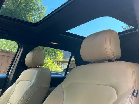 Used 2016 Ford Explorer XLT w/ Equipment Group 202A image 9