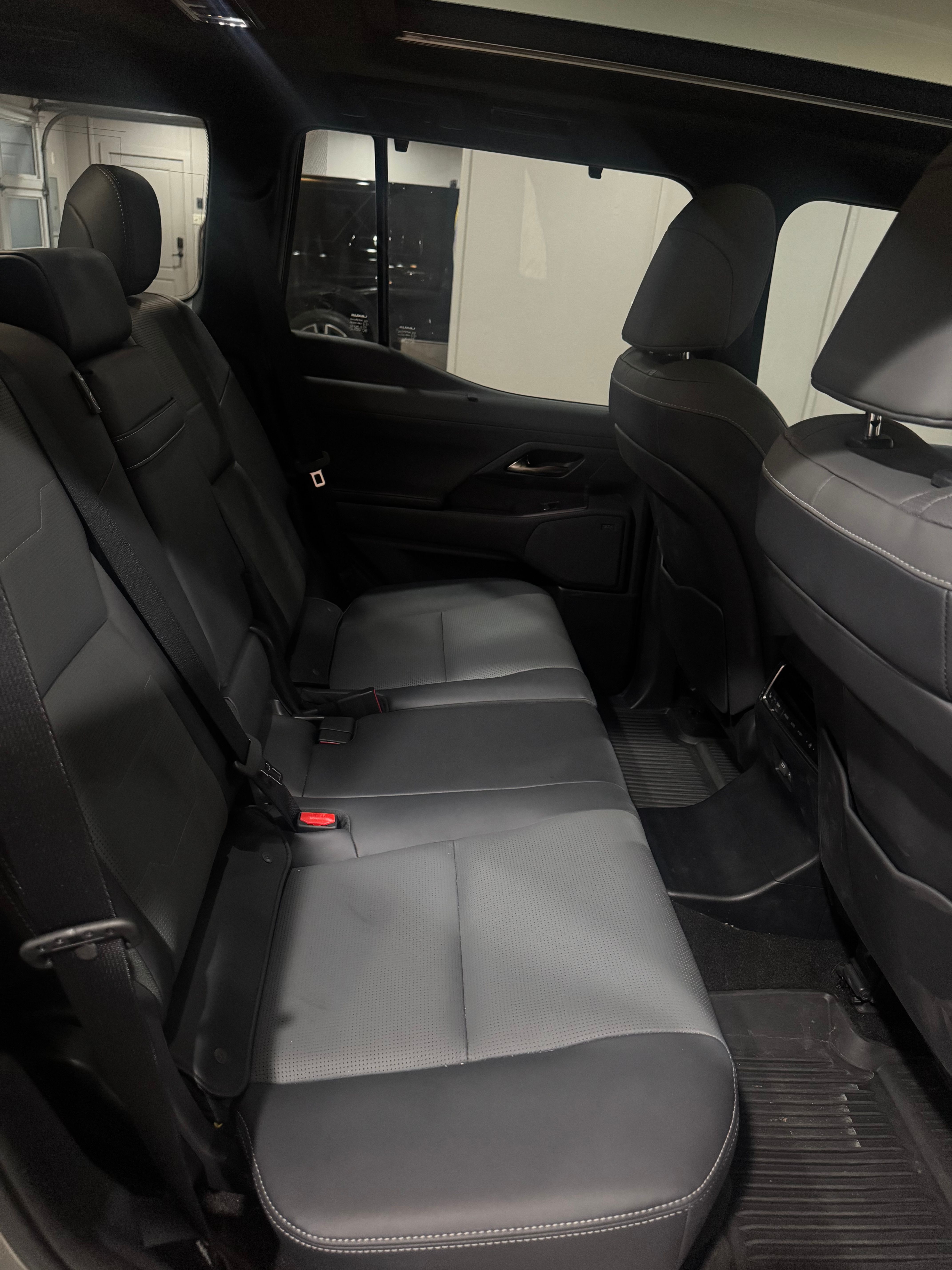 Used 2025 Lexus GX 550 w/ Accessory Package (2T) AWD/4WD image 9
