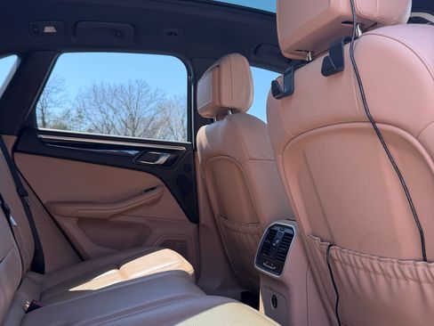 Used 2019 Porsche Macan Sport Edition image 13