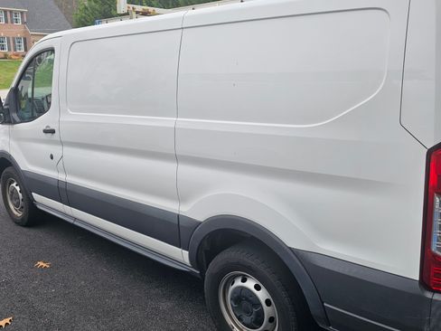 Used 2018 Ford Transit 250 130 Low Roof image 6