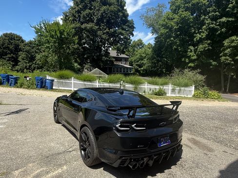 Used 2022 Chevrolet Camaro SS RWD image 9