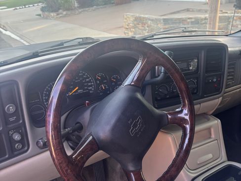 Used 2001 Chevrolet Tahoe LT w/ LT Preferred Equipment Group image 5