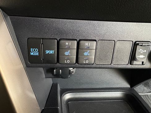 Used 2018 Toyota RAV4 Limited w/ Protection Package image 22