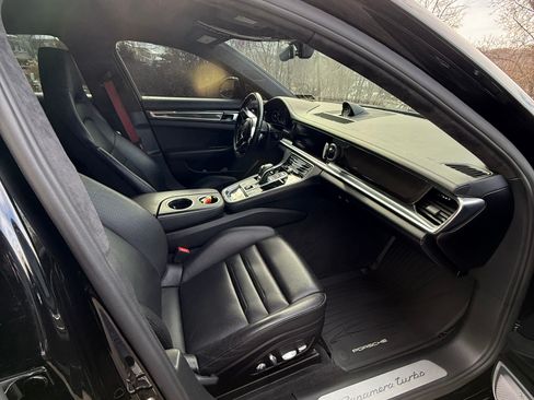 Used 2017 Porsche Panamera Turbo image 15