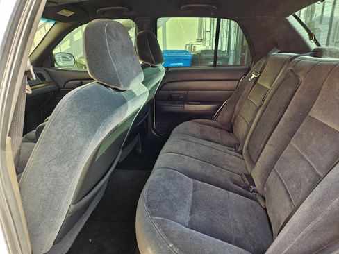 Used 2003 Ford Crown Victoria LX image 11