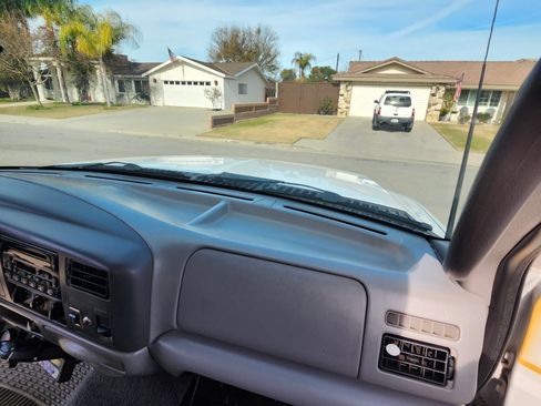 Used 1999 Ford F550 2WD Crew Cab Super Duty image 20