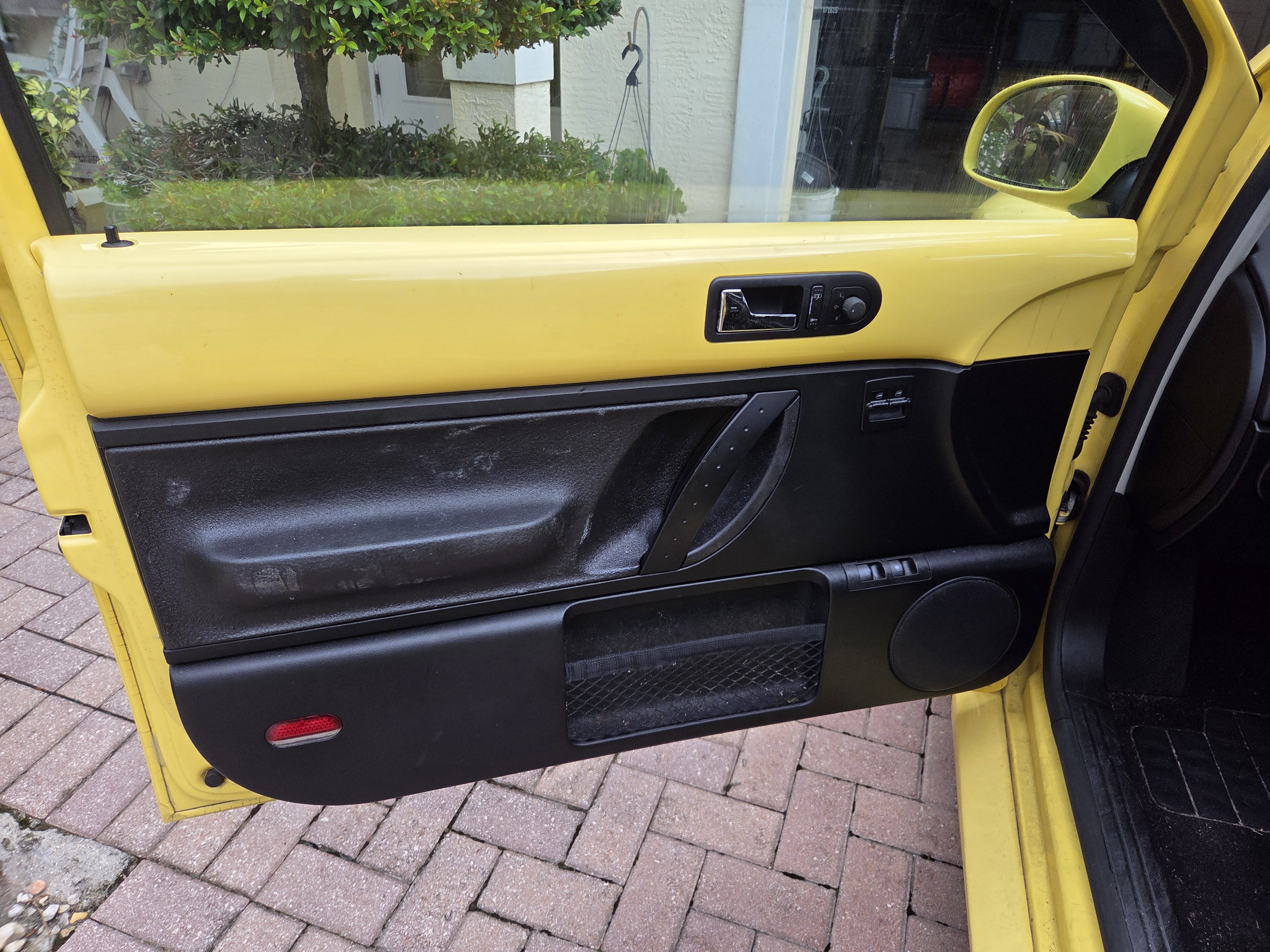 Used 2008 Volkswagen Beetle SE FWD image 5