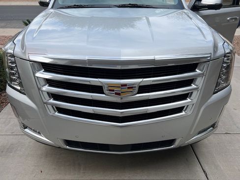 Used 2019 Cadillac Escalade Premium Luxury image 6