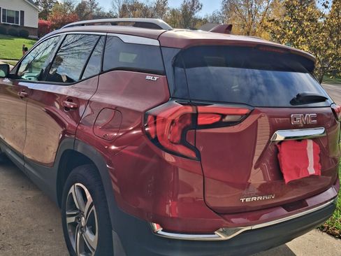 Used 2019 GMC Terrain SLT w/ Preferred Package image 2