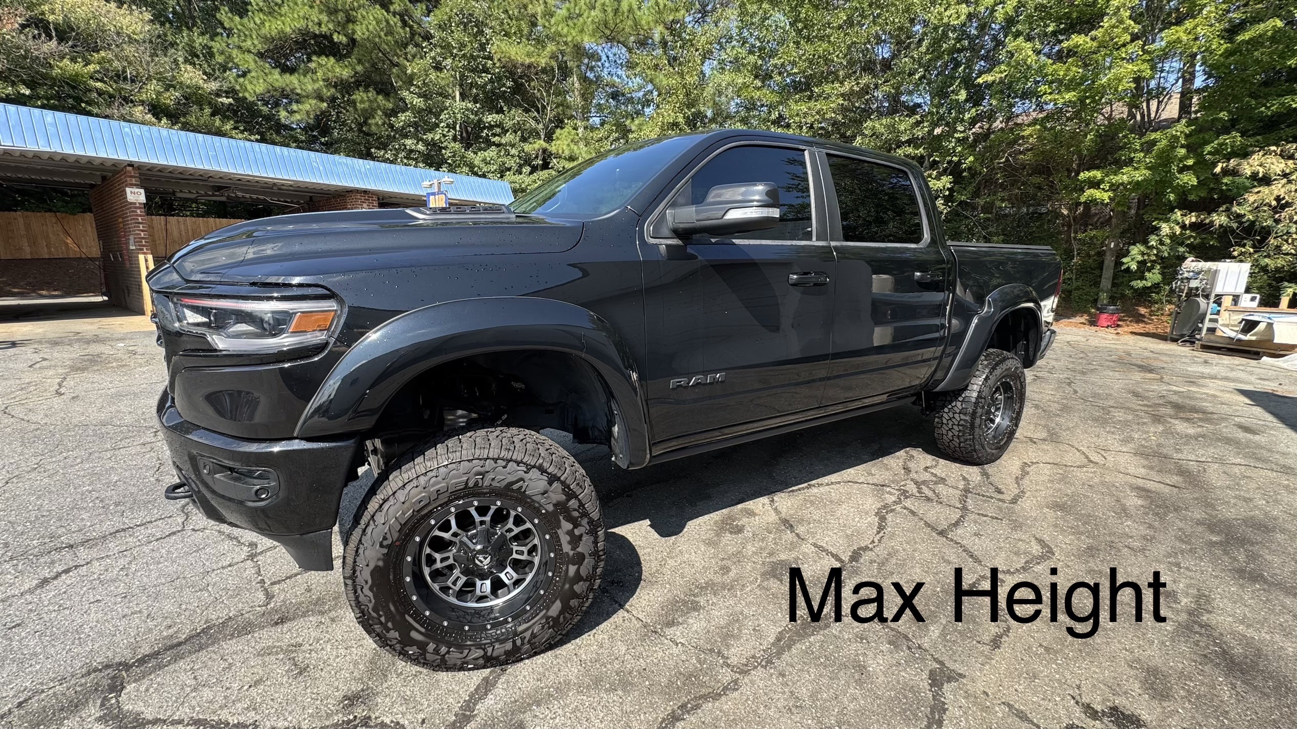 Used 2020 RAM 1500 Limited w/ Black Appearance Package AWD/4WD image 2
