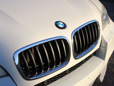 Used 2013 BMW X5 M image 2