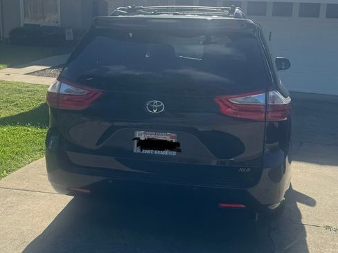 Used 2015 Toyota Sienna XLE w/ XLE Navigation Package image 5