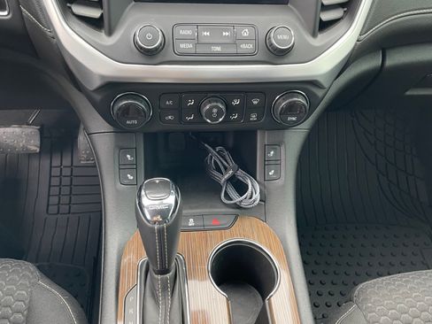 Used 2018 GMC Acadia SLE image 10