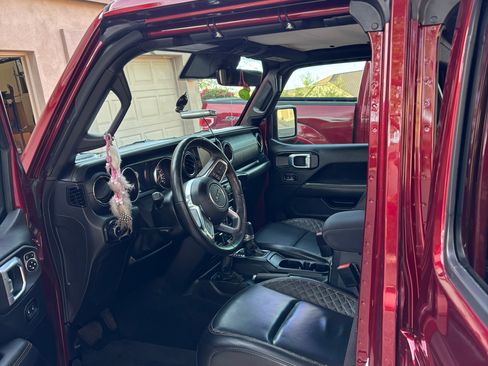 Used 2021 Jeep Wrangler Unlimited Sahara AWD/4WD image 5