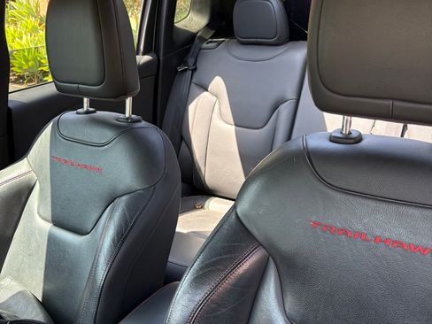 Used 2015 Jeep Renegade Trailhawk w/ Premium Leather Group AWD/4WD image 9