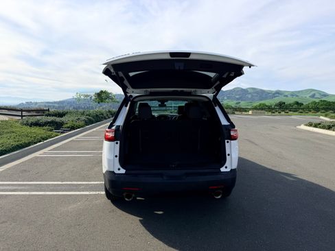 Used 2019 Chevrolet Traverse LT w/ LT Premium Package image 17