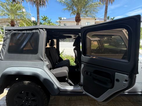 Used 2015 Jeep Wrangler Unlimited Sport AWD/4WD image 4
