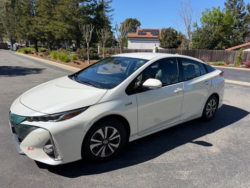 Used 2017 Toyota Prius Prime Advanced w/ Carpet Mat Package image 1