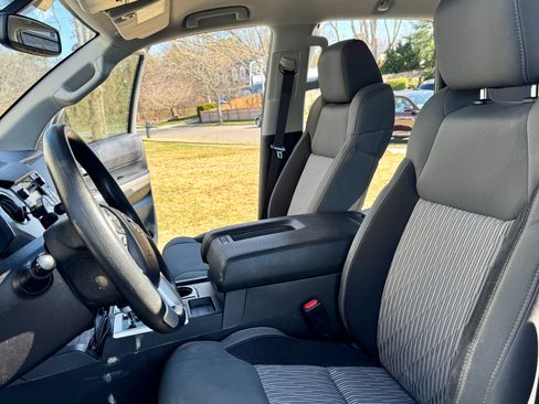 Used 2017 Toyota Tundra SR5 w/ SR5 Upgrade Package AWD/4WD image 13