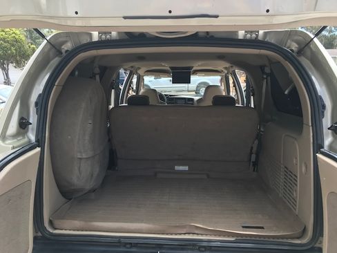Used 2004 Ford Excursion Limited image 2