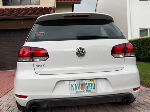 Used 2011 Volkswagen Golf 2-Door FWD image 8