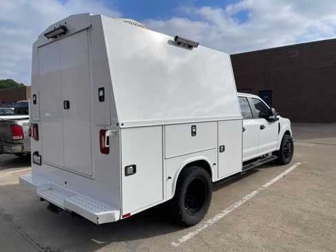 Used 2022 Ford F350 XL w/ Power Equipment Group image 9