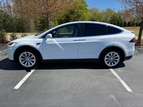 Used 2021 Tesla Model X Performance image 10