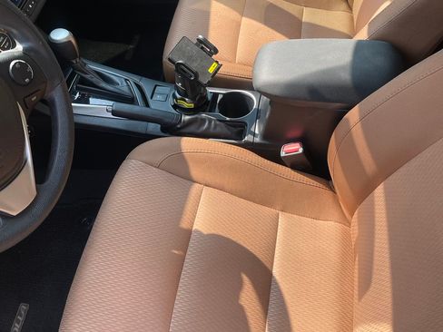 Used 2016 Toyota Corolla LE image 6