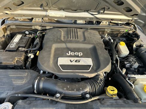Used 2017 Jeep Wrangler Unlimited Sport w/ Max Tow Package AWD/4WD image 11