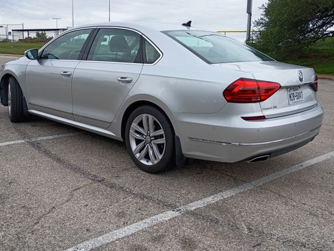 Used 2016 Volkswagen Passat 3.6 SEL Premium FWD image 4