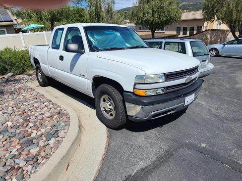 Used 2001 Chevrolet Silverado 1500 4x4 Extended Cab w/ Firm Ride Suspension Pkg image 2