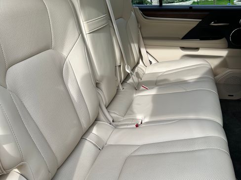 Used 2020 Lexus LX 570 4WD w/ Luxury Package image 9