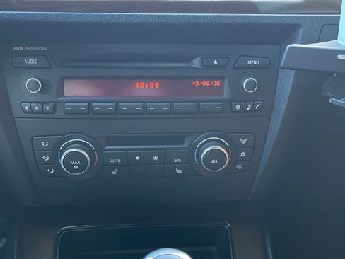 Used 2012 BMW 335i Convertible image 4