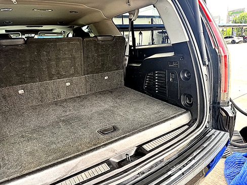 Used 2019 Cadillac Escalade ESV Luxury RWD image 12