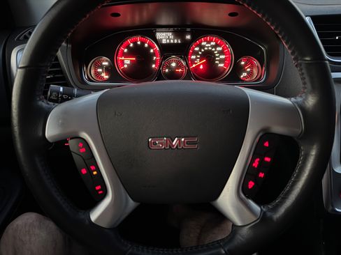 Used 2014 GMC Acadia SLT image 18