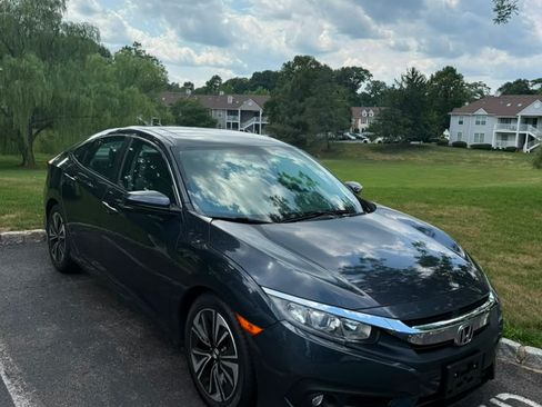 Used 2017 Honda Civic EX-T image 8