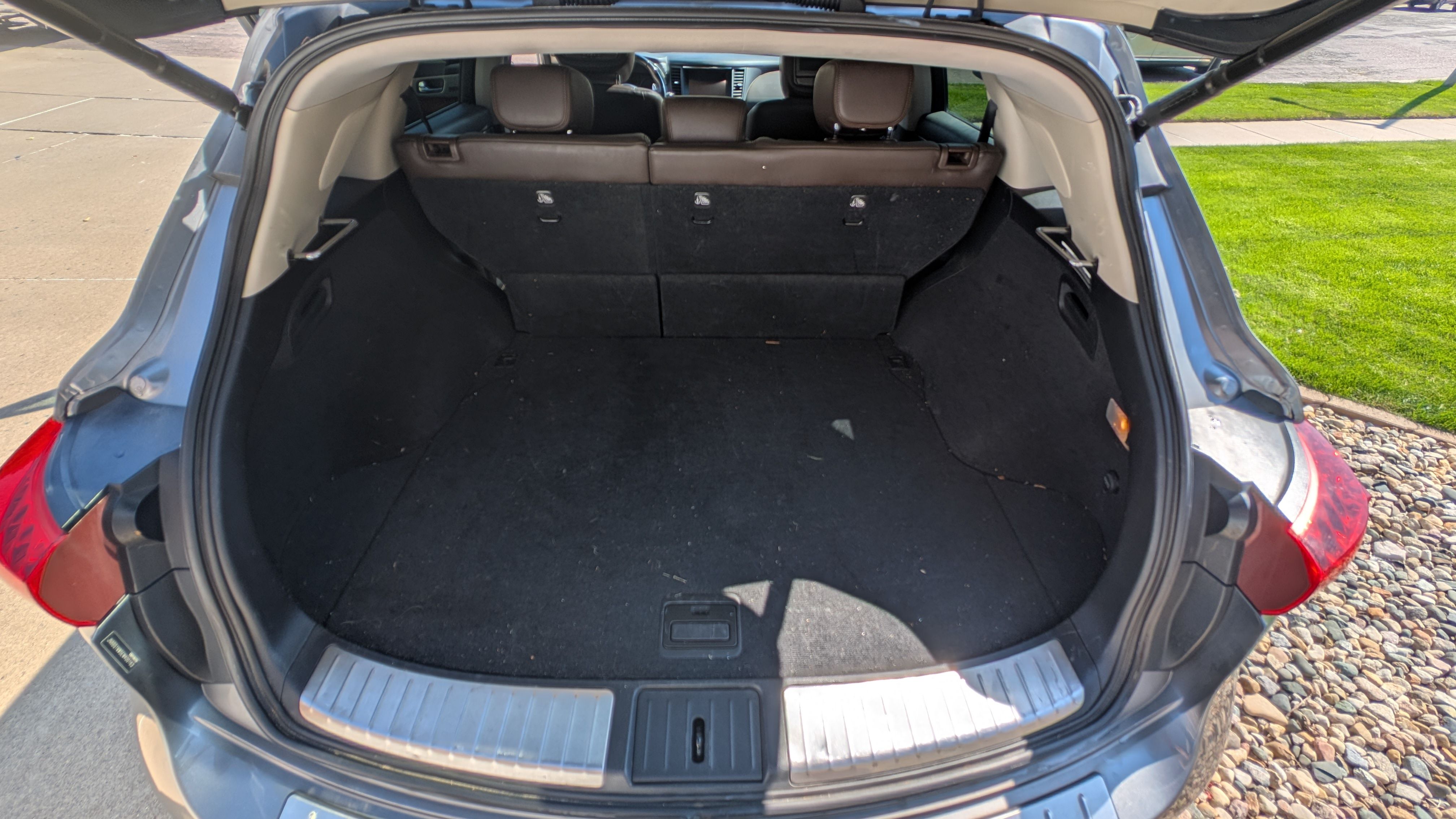 Used 2014 INFINITI QX70 AWD w/ Sport Technology Package image 21