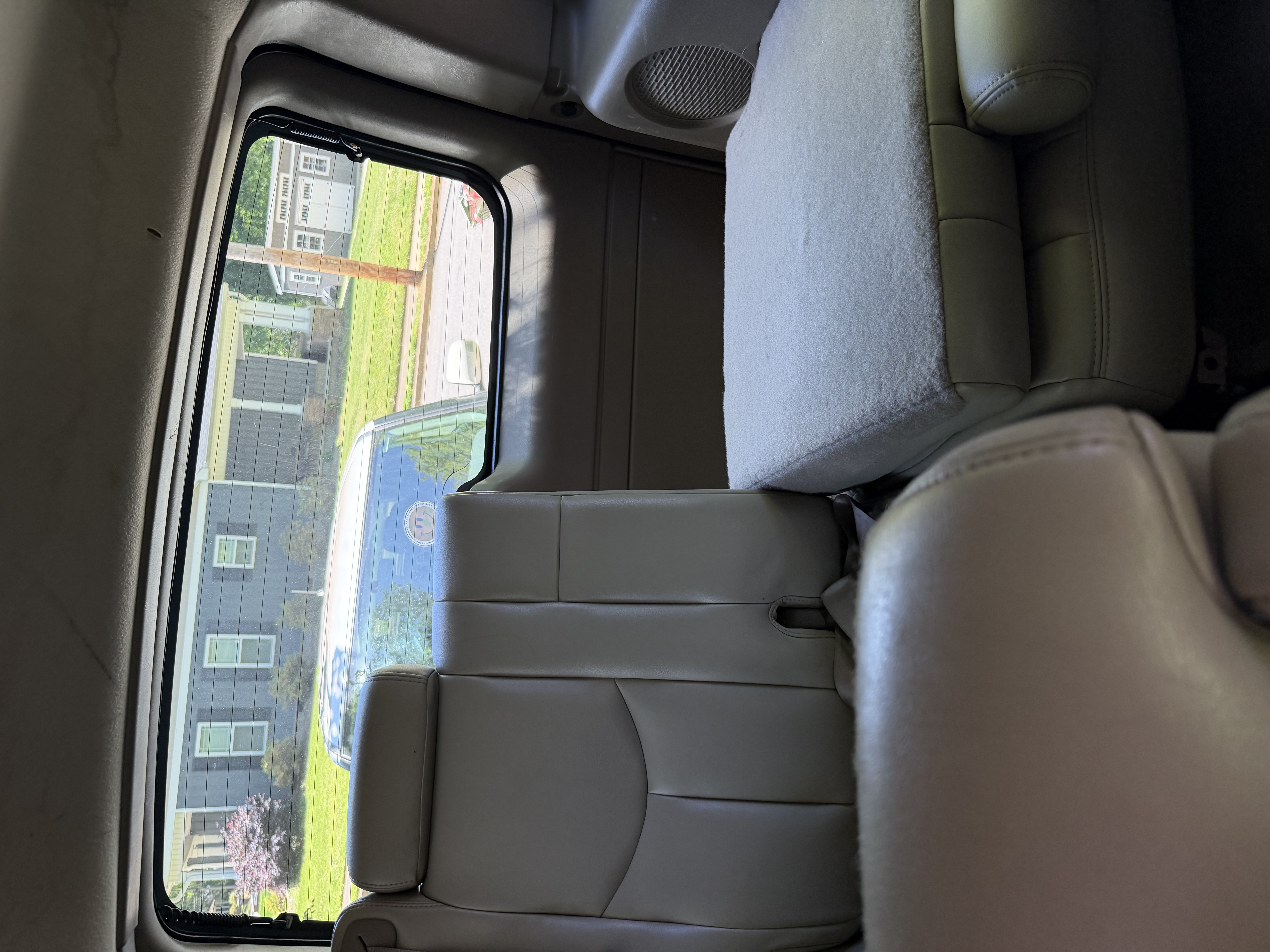 Used 2005 Chevrolet Tahoe Z71 w/ Preferred Equipment Group AWD/4WD image 12